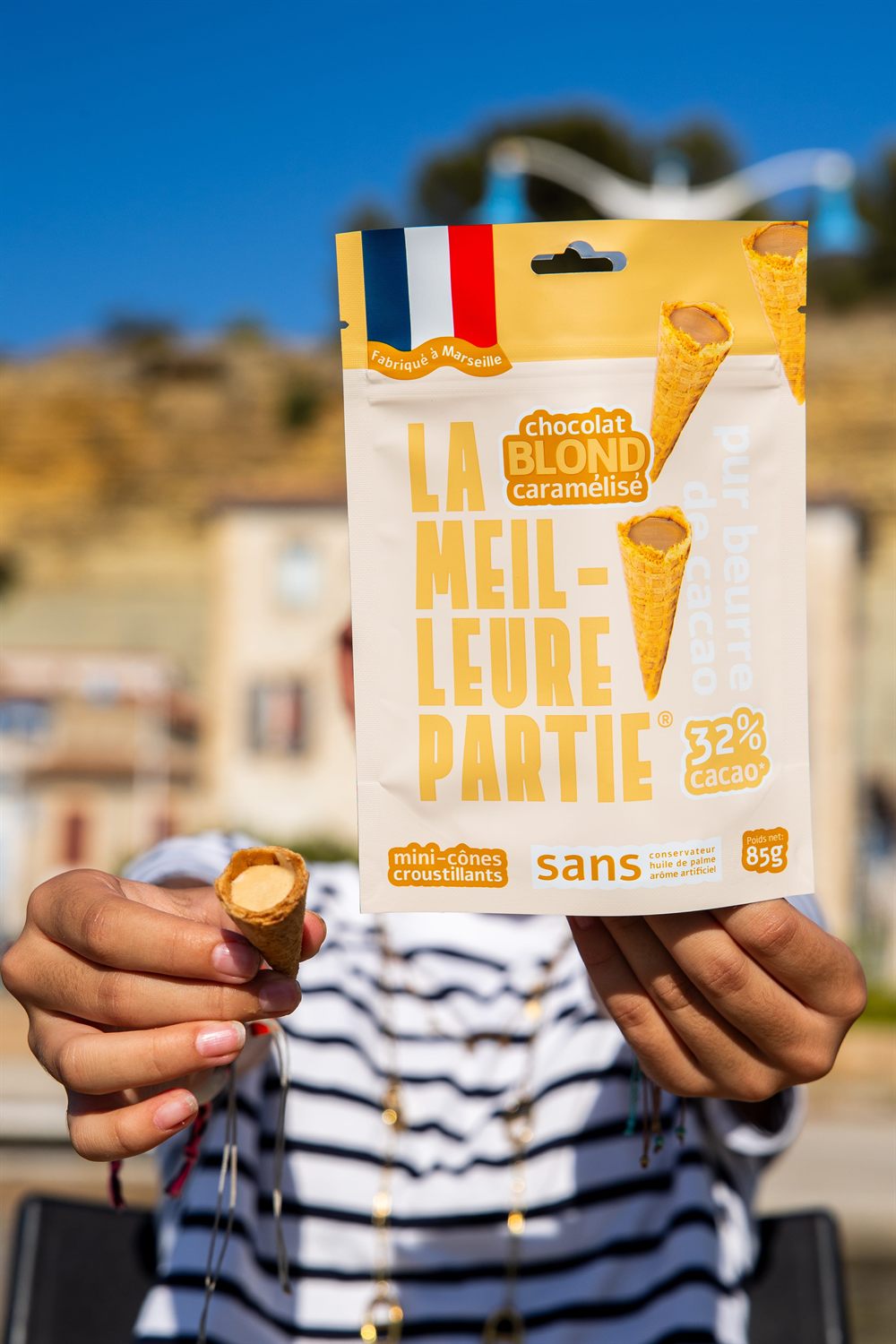 Sachet de mini cônes au chocolat blond caramélisé 32 % de cacao